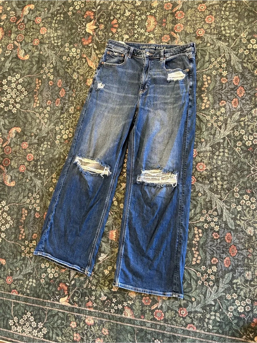 American Eagle Super High Rise Bagg Wide Leg Distressed Jeans - Picture 1 of 7